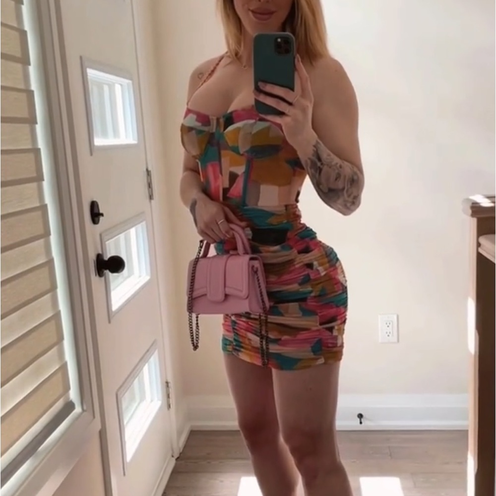 Zara fun mini dress! Lightweight and perfect for any occasion